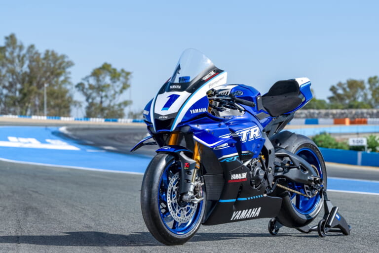 ヤマハ|YZF-R1|欧州仕様|GYTR|2025年モデル|ヤマハから羽根つきアールワン登場! レースベース車と上級仕様のGYTRがあり、性能向上のオプションパーツも多数【欧州】