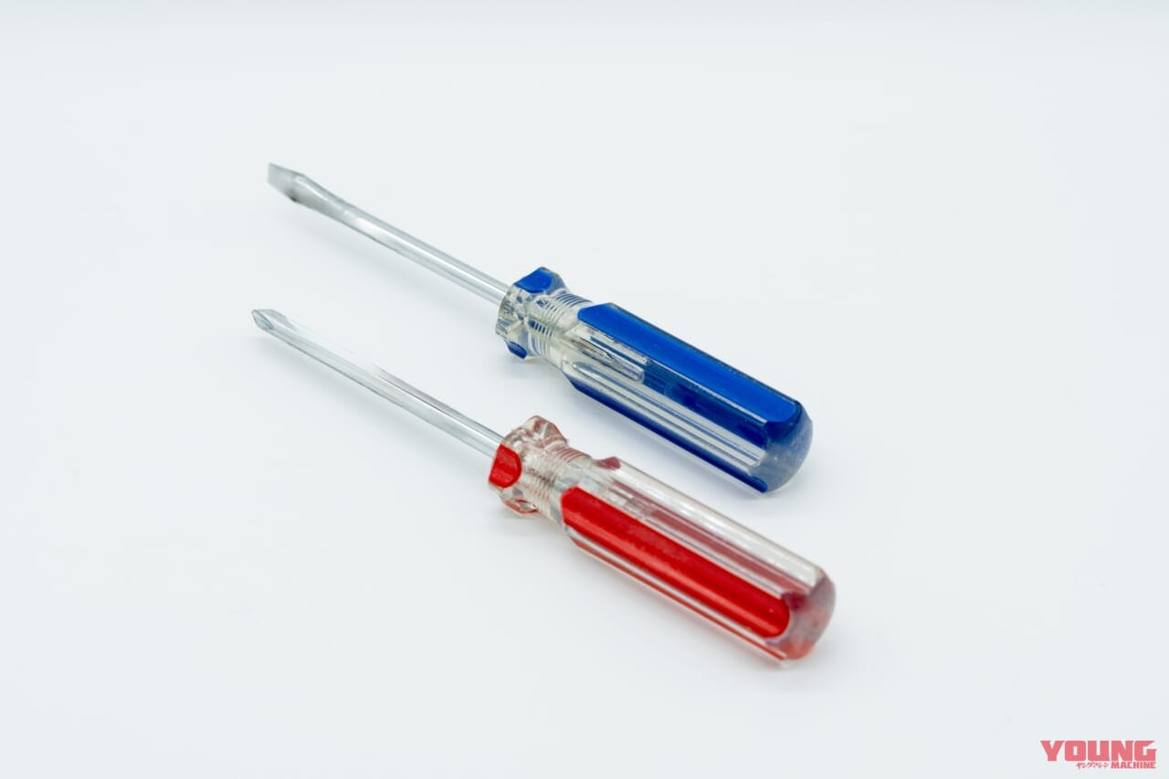 プラス/マイナスドライバーの写真|「備えあれば憂いなし」ツーリングに携行したい最低限の工具類×5選