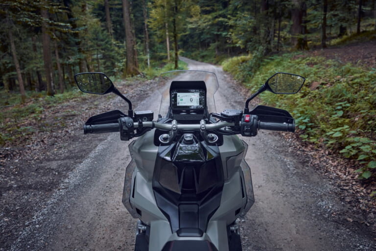 ホンダ|X-ADV|欧州仕様|2025年モデル|ホンダ新型「X-ADV」登場! 新しい外観、改良したDCT、クルーズコントロールなどを新採用【欧州】
