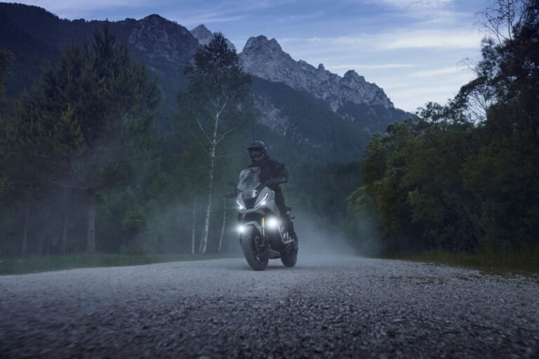 ホンダ|X-ADV|欧州仕様|2025年モデル|ホンダ新型「X-ADV」登場! 新しい外観、改良したDCT、クルーズコントロールなどを新採用【欧州】