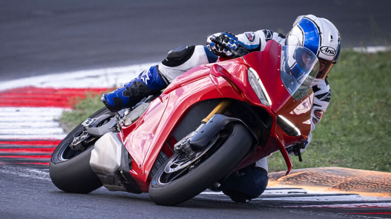 スーパースポーツを次世代に繋ぐ！衝撃の連続に感嘆！【2025 ドゥカティ パニガーレV4S 海外試乗】（22ページ目）