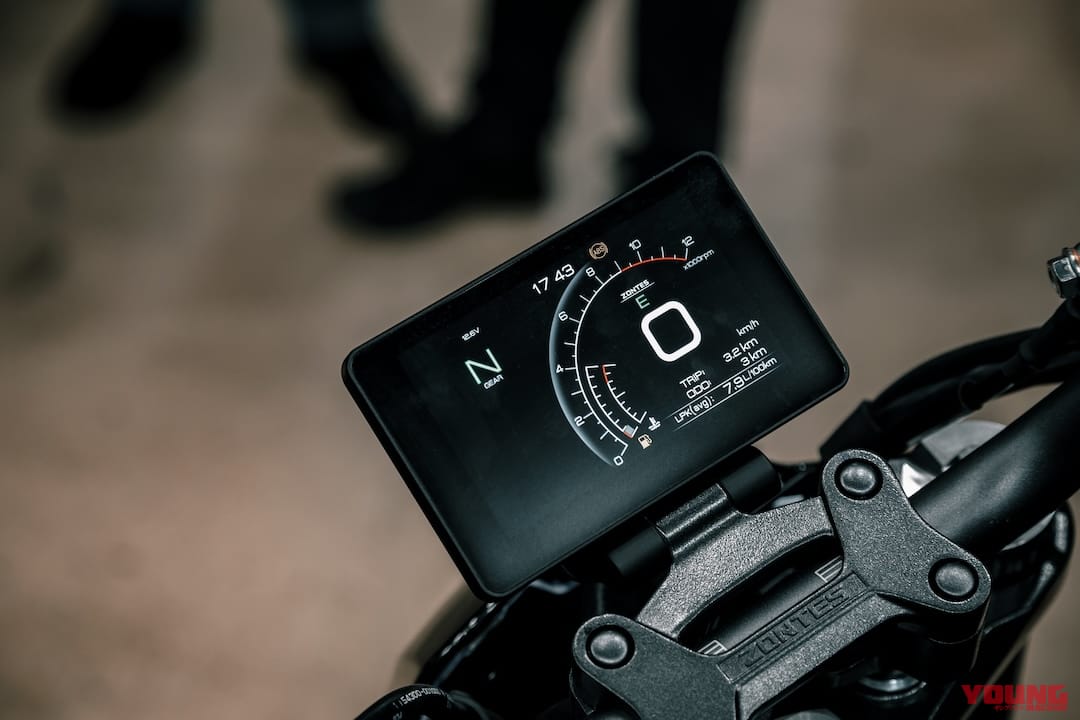 バイク用の“スマートモニター”って、スマホ車載型と何がどう違うの?