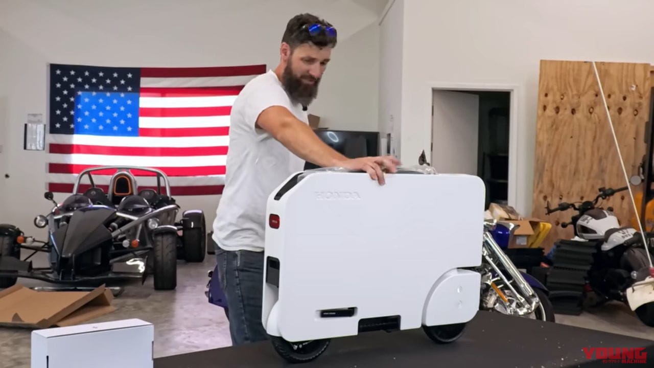 |走るiPadは1回の充電で1200km移動可能?! ホンダ「モトコンパクト」を購入したYouTuberがやりたい放題