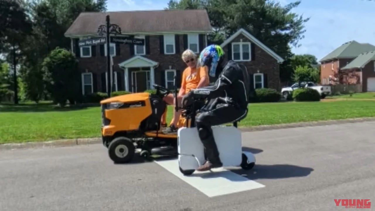 |走るiPadは1回の充電で1200km移動可能?! ホンダ「モトコンパクト」を購入したYouTuberがやりたい放題