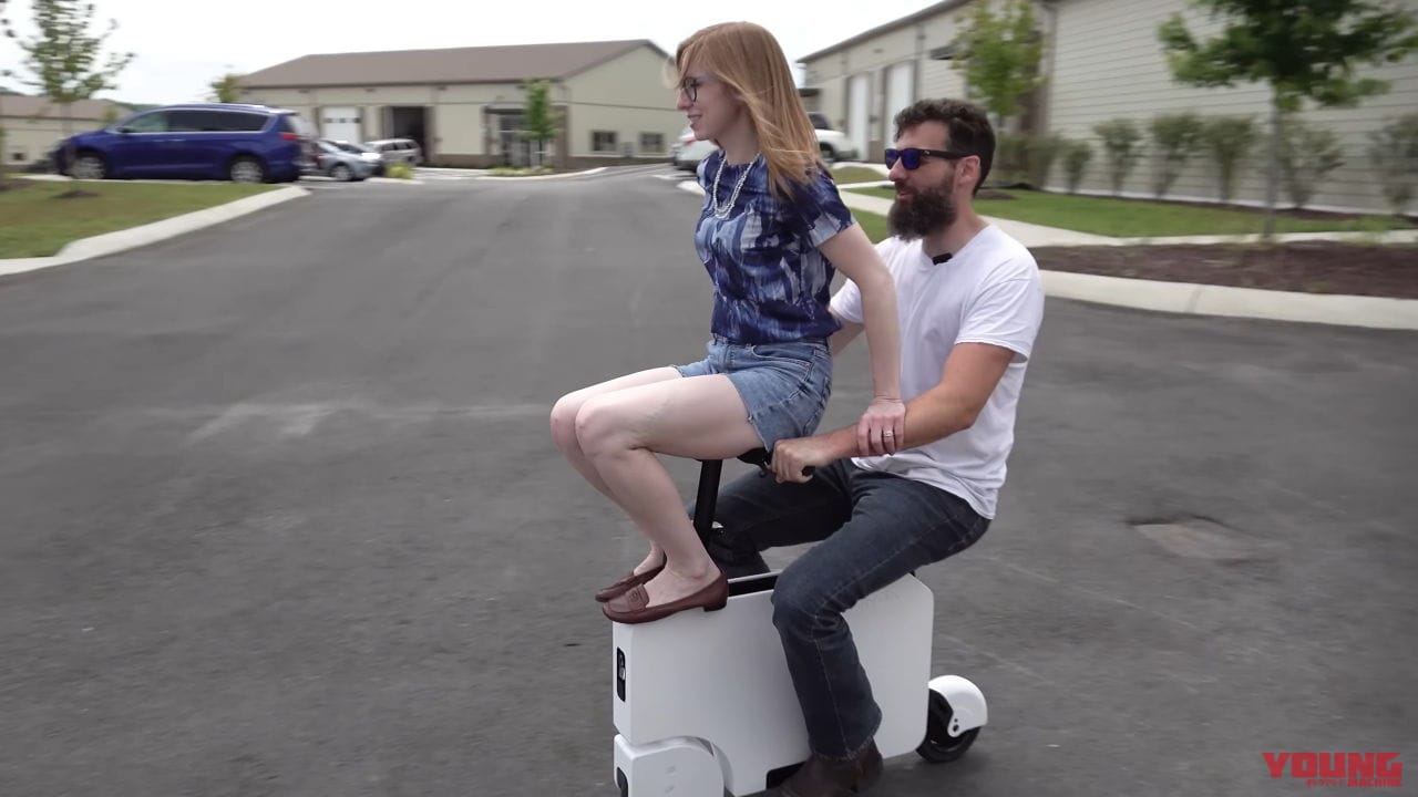 |走るiPadは1回の充電で1200km移動可能?! ホンダ「モトコンパクト」を購入したYouTuberがやりたい放題