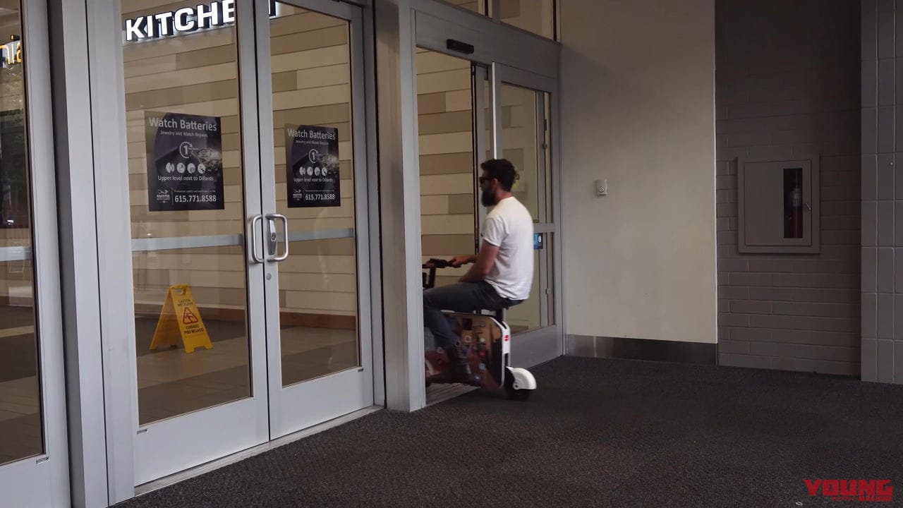 |走るiPadは1回の充電で1200km移動可能?! ホンダ「モトコンパクト」を購入したYouTuberがやりたい放題