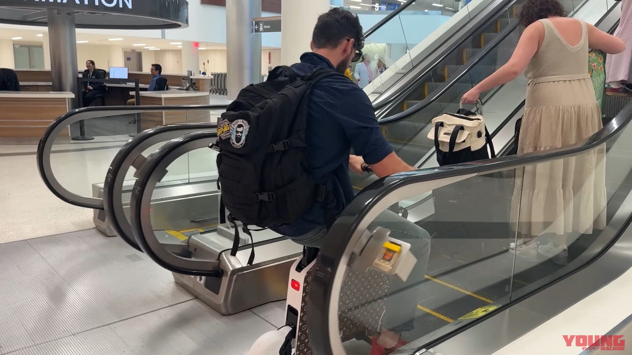 |走るiPadは1回の充電で1200km移動可能?! ホンダ「モトコンパクト」を購入したYouTuberがやりたい放題