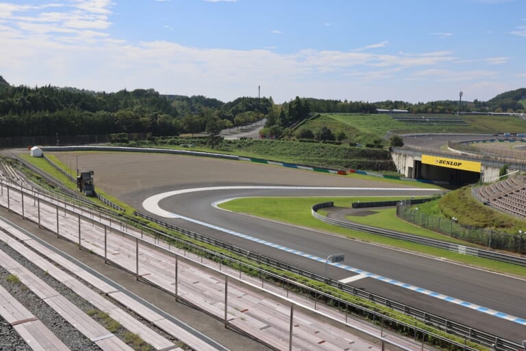 モビリティリゾートもてぎZ席からの景観写真|【MotoGP日本GP 10/4~6開催!】まだ間に合う!? 今どこの席が空いてる?