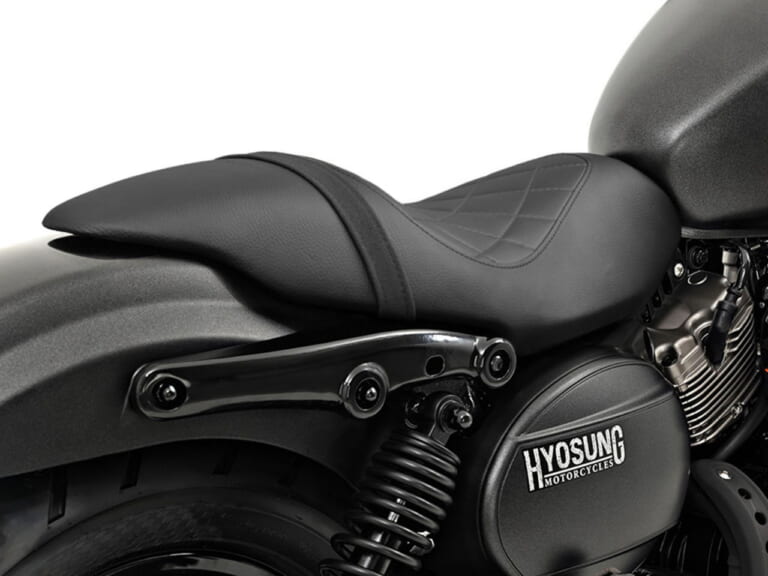 ヒョースン|GV250S Bobber(ボバー)|独尊の水冷V型2気筒クルーザーに待望の250が登場! ヒョースン「GV250」シリーズ3機種を一挙発売