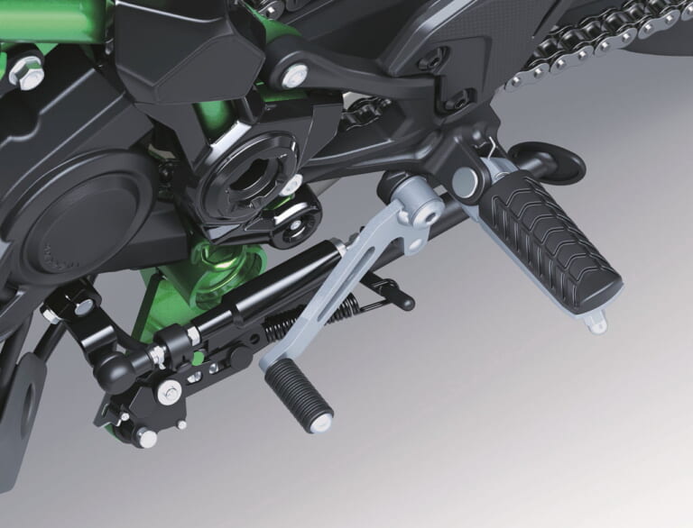 カワサキ|Z900|北米仕様|2025年モデル|進化は900から! カワサキが新型「Z900」「Z900 SE」を発表、新デザインのほか燃費改善やカワサキ初のナビ機能も獲得【海外】