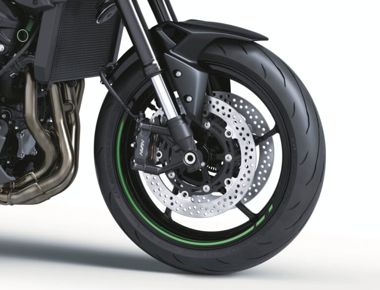 カワサキ|Z900|北米仕様|2025年モデル|進化は900から! カワサキが新型「Z900」「Z900 SE」を発表、新デザインのほか燃費改善やカワサキ初のナビ機能も獲得【海外】