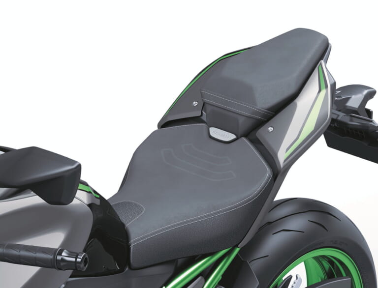 カワサキ|Z900 SE|北米仕様|2025年モデル|進化は900から! カワサキが新型「Z900」「Z900 SE」を発表、新デザインのほか燃費改善やカワサキ初のナビ機能も獲得【海外】
