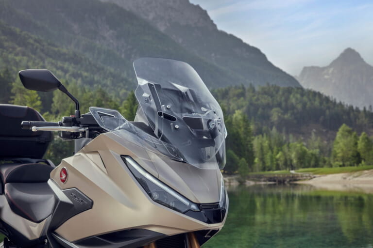 ホンダ|NT1100|欧州仕様|2025年モデル|ホンダが新型「NT1100」を発表! 6軸IMU+電子制御サスを採用、エンジン出力や外装デザインもアップデート【海外】