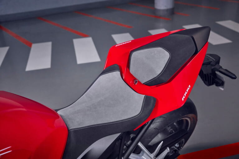 ホンダ|CB1000ホーネット|欧州仕様|2025年モデル|120万円台で発売?! ホンダが新型モデル「CB1000ホーネット/SP」を発表、SPはオーリンズ&ブレンボ装備【欧州】