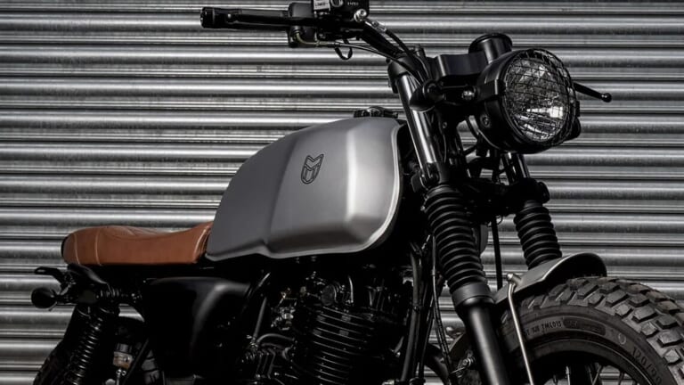 マット アキタ250/125〈いま国内で買える新型バイクカタログ｜軽二輪(250-126cc)/原付二種(125-51cc)〉（18ページ目）