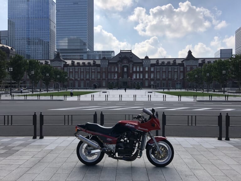 KAWASAKI GPZ900R