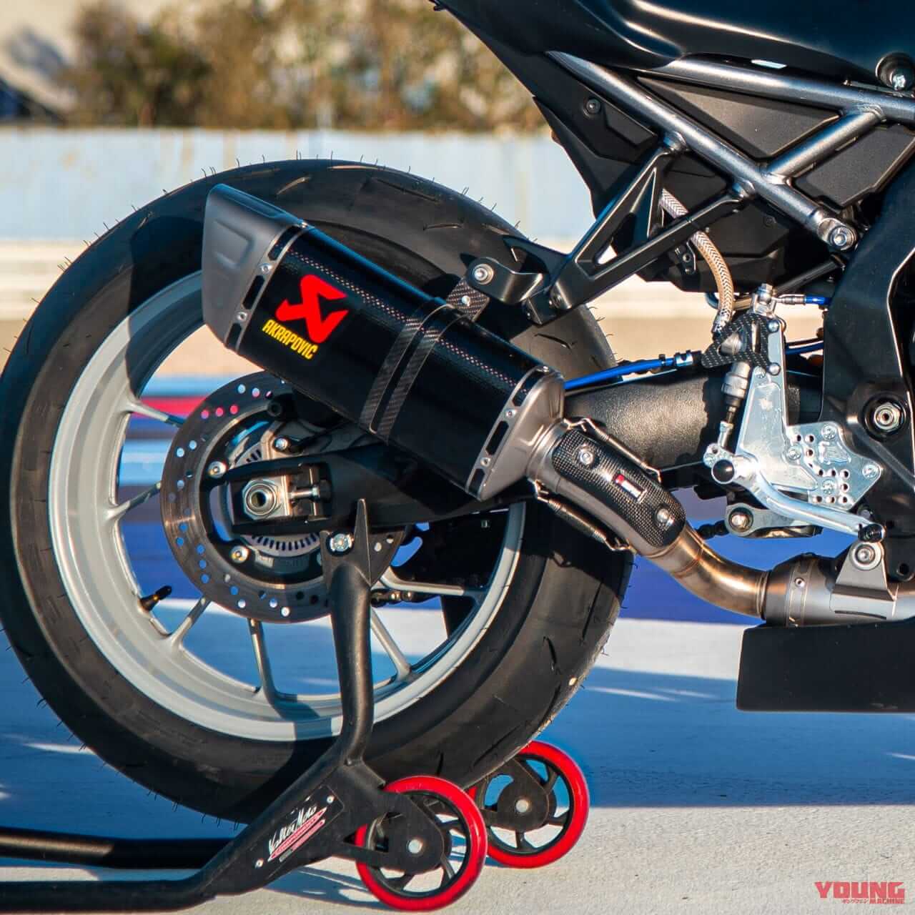 |伊スズキから「SWIFT 8R」「GSX-8R CUP」プロトタイプ登場! “Car of EICMA”に選ばれた車両を専用カラーで展示