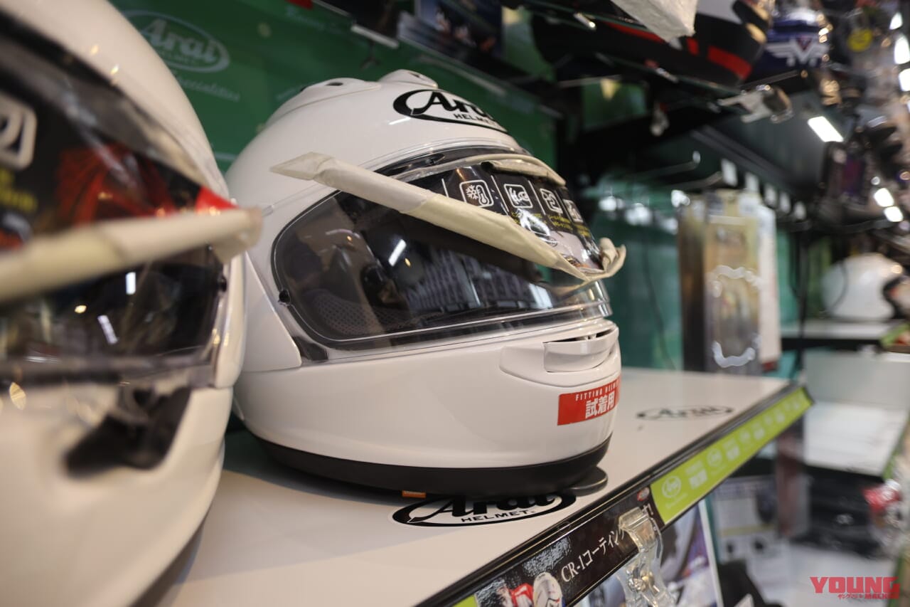 Arai「RX-7X」の写真｜[2024秋] いま売れ筋のバイクヘルメットTOP5【大型販売店で聞いてみた】1位はSHOEIのフラッグシップ