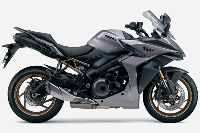 スズキ|GSX-S1000GT|2025年モデル|スズキが「GSX-S1000GT」の’25年モデルを発表! 新色は鮮やかなブルー、ブロンズホイール採用のグレー