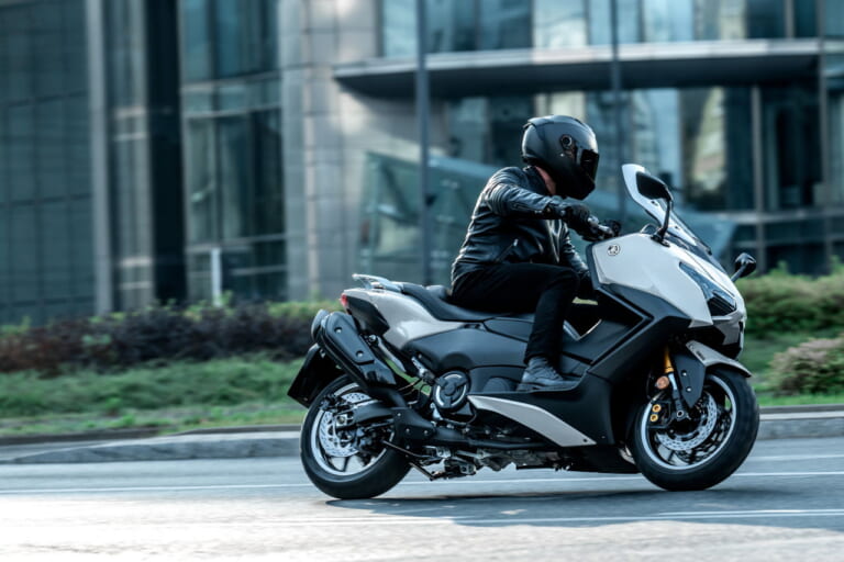 ヤマハ|TMAX|欧州仕様|2025年モデル|ヤマハが新型「TMAX」「TMAX テックマックス」を発表! 新しい外観デザインと電脳強化の2025年モデル【海外】