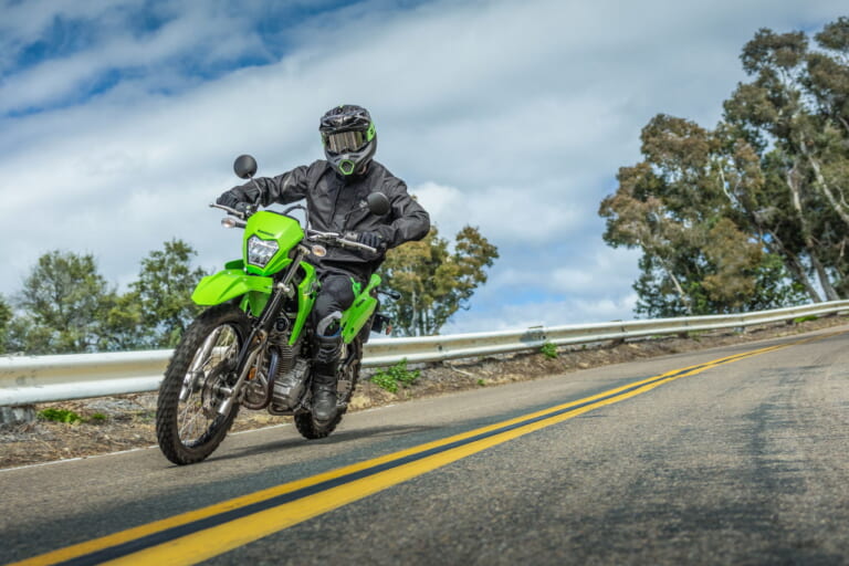 カワサキ|KLX230|2025年モデル|カワサキ新型「KLX230」「KLX230 S」登場! スタイリング一新で2年ぶりの復活