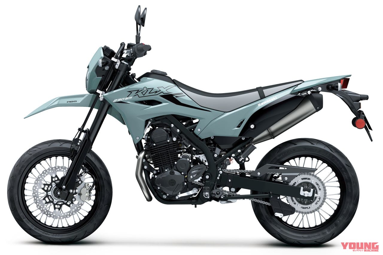 |カワサキ新型「KLX230SM」登場! フレームと足まわりを再設計、デザイン刷新&スマホ接続機能をゲット
