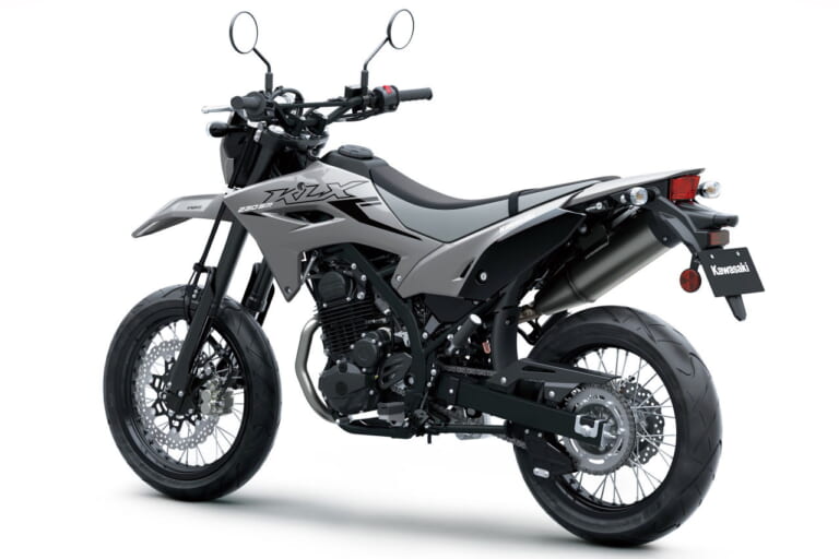 カワサキ|KLX230SM|2025年モデル|カワサキ新型「KLX230SM」登場! フレームと足まわりを再設計、デザイン刷新&スマホ接続機能をゲット