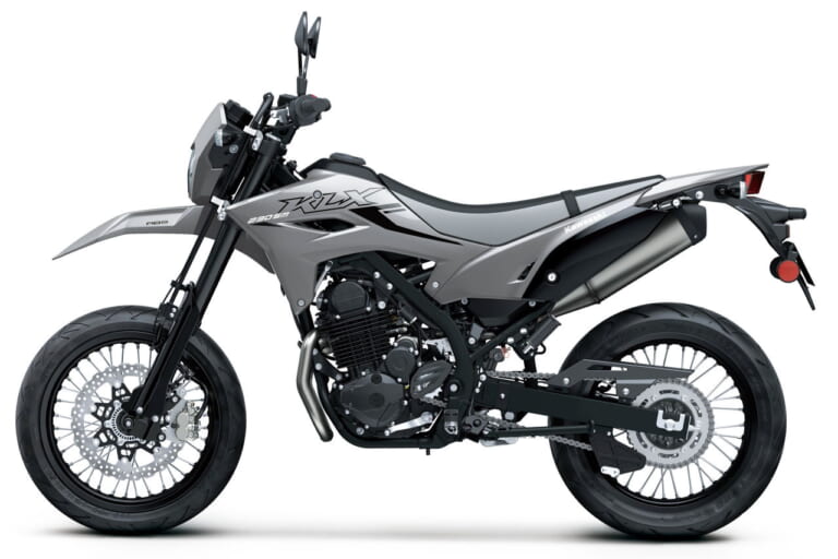 カワサキ|KLX230SM|2025年モデル|カワサキ新型「KLX230SM」登場! フレームと足まわりを再設計、デザイン刷新&スマホ接続機能をゲット