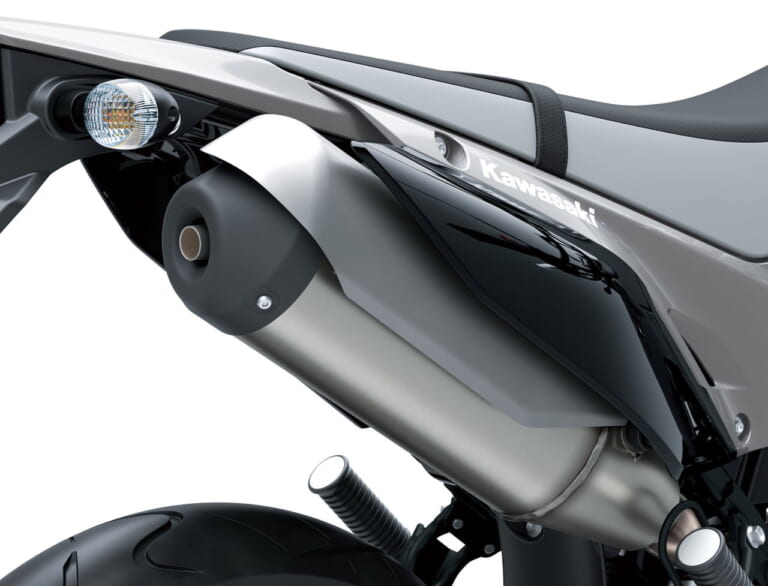 カワサキ|KLX230SM|2025年モデル|カワサキ新型「KLX230SM」登場! フレームと足まわりを再設計、デザイン刷新&スマホ接続機能をゲット