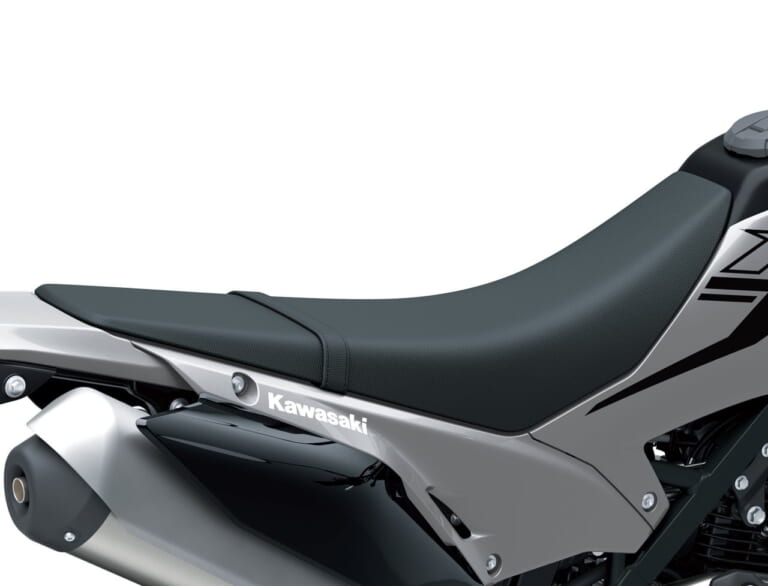 カワサキ|KLX230SM|2025年モデル|カワサキ新型「KLX230SM」登場! フレームと足まわりを再設計、デザイン刷新&スマホ接続機能をゲット