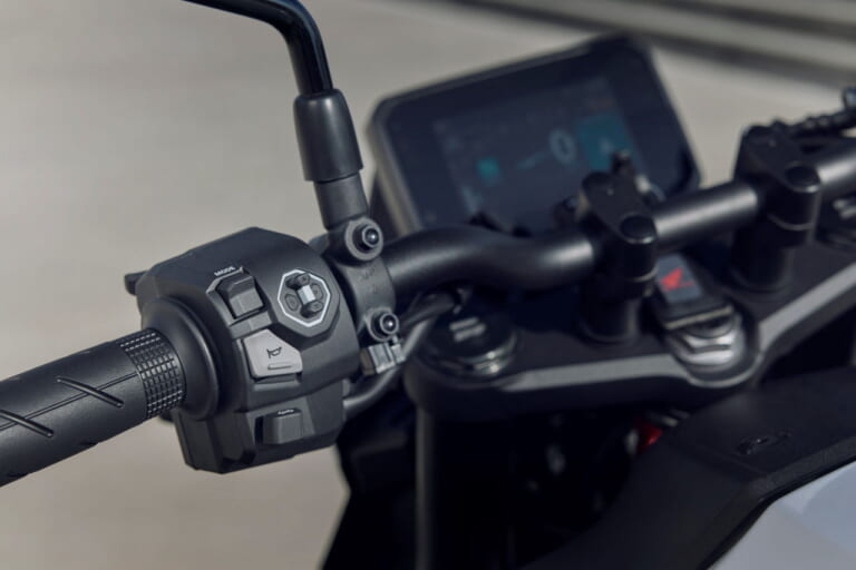 ホンダ|CB750 ホーネット|欧州仕様|2025年モデル|日本でも発売決定! ホンダ新型「CB750 ホーネット」はフェイスリフトと新TFT液晶メーター採用【海外】