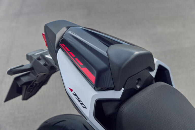 ホンダ|CB750 ホーネット|欧州仕様|2025年モデル|日本でも発売決定! ホンダ新型「CB750 ホーネット」はフェイスリフトと新TFT液晶メーター採用【海外】