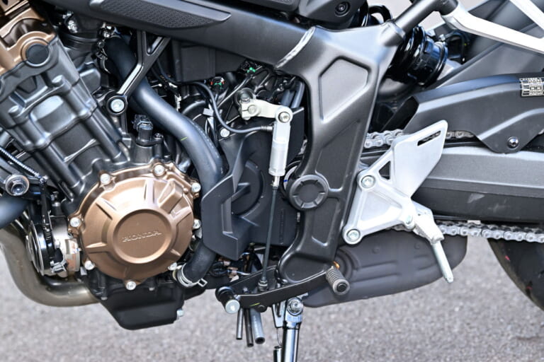 ホンダ|CB650R E-Clutch|【5番勝負】ホンダEクラッチ vs ヤマハY-AMTを比較試乗! 制御が巧みなのは? 乗っていて楽なのはどっち?【インプレ】