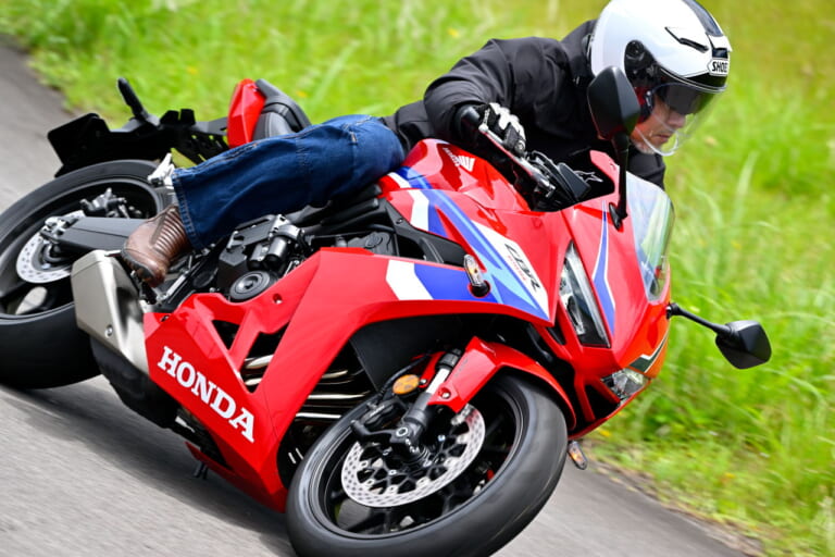 ホンダ|CBR650R E-Clutch|【5番勝負】ホンダEクラッチ vs ヤマハY-AMTを比較試乗! 制御が巧みなのは? 乗っていて楽なのはどっち?【インプレ】