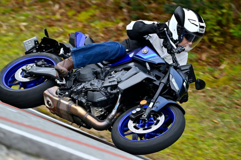 ヤマハ|MT-09 Y-AMT|【5番勝負】ホンダEクラッチ vs ヤマハY-AMTを比較試乗! 制御が巧みなのは? 乗っていて楽なのはどっち?【インプレ】
