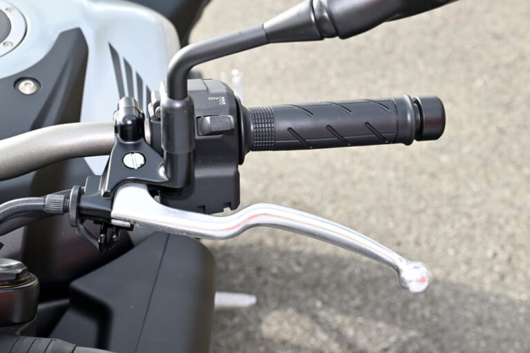 ホンダ|CB650R E-Clutch|【5番勝負】ホンダEクラッチ vs ヤマハY-AMTを比較試乗! 制御が巧みなのは? 乗っていて楽なのはどっち?【インプレ】