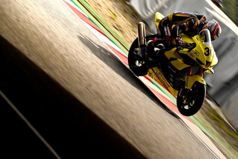 DUNLOP Racing Team with YAHAGI|長島哲太|苦しい顔をしても笑顔でも、開発の進み方は変わらないから──ファインダー越しに見た長島哲太×ダンロップの挑戦