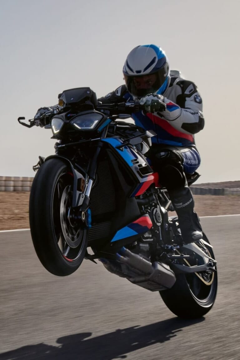 2025 BMW M1000R