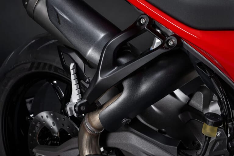 Ducati Panigale V2|ミドルクラスの究極ドゥカティ!? 2025新型パニガーレV2/ストリートファイターV2登場