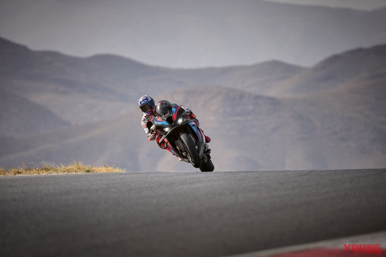 BMW Motorrad M1000RR|BMWの2025フラッグシップスーパースポーツがEICMAで公開【ユーロ5+対応/電子制御デバイス熟成!】