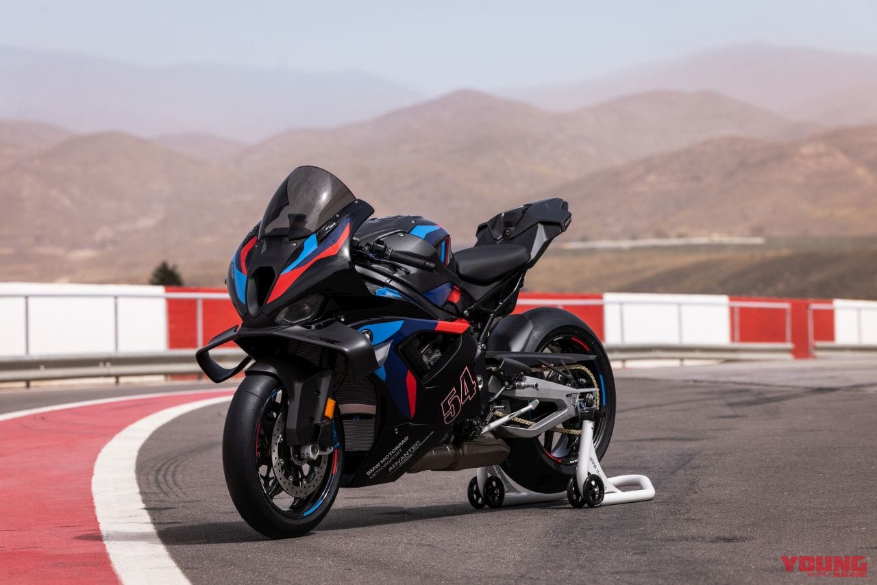 BMW Motorrad M1000RR|BMWの2025フラッグシップスーパースポーツがEICMAで公開【ユーロ5+対応/電子制御デバイス熟成!】