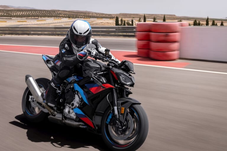 BMWのハイスペックロードスター! 2025新型S1000R/M1000Rがミラノショーで発表（13ページ目）