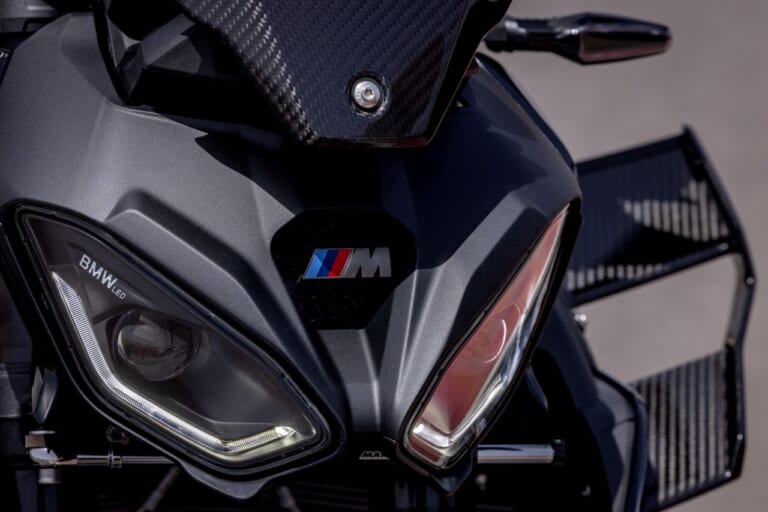 BMW Motorrad M1000R|BMWのハイスペックロードスター! 2025新型S1000R/M1000Rがミラノショーで発表
