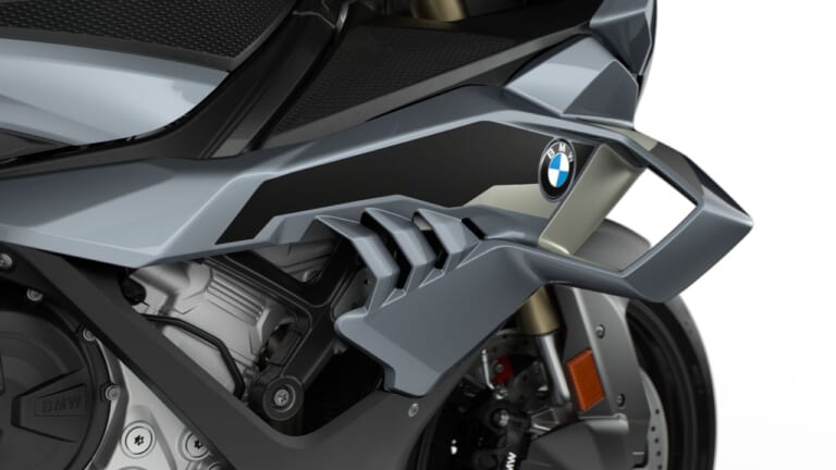 BMW Motorrad S1000RR|BMWの2025フラッグシップスーパースポーツがEICMAで公開【ユーロ5+対応/電子制御デバイス熟成!】