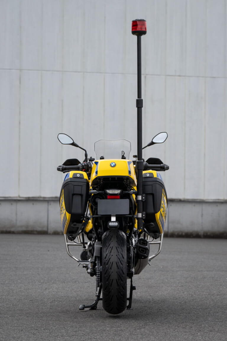 BMW F900XR 首都高速パトロールバイク|CB400スーパーフォアに代わり、首都高パトロールに黄色のBMW! 「F900XR」を12月上旬より黄バイとして運用