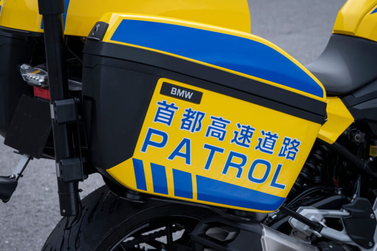 BMW F900XR 首都高速パトロールバイク|CB400スーパーフォアに代わり、首都高パトロールに黄色のBMW! 「F900XR」を12月上旬より黄バイとして運用