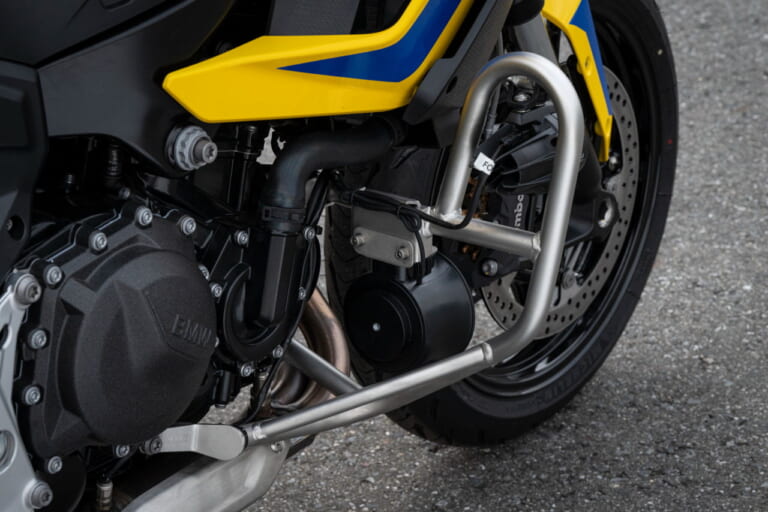 BMW F900XR 首都高速パトロールバイク|CB400スーパーフォアに代わり、首都高パトロールに黄色のBMW! 「F900XR」を12月上旬より黄バイとして運用