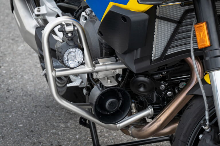 BMW F900XR 首都高速パトロールバイク|CB400スーパーフォアに代わり、首都高パトロールに黄色のBMW! 「F900XR」を12月上旬より黄バイとして運用