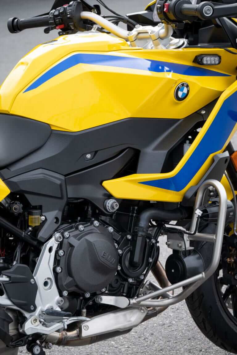 BMW F900XR 首都高速パトロールバイク