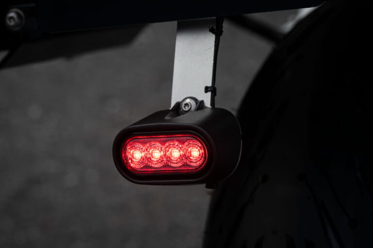 BMW F900XR 首都高速パトロールバイク|CB400スーパーフォアに代わり、首都高パトロールに黄色のBMW! 「F900XR」を12月上旬より黄バイとして運用